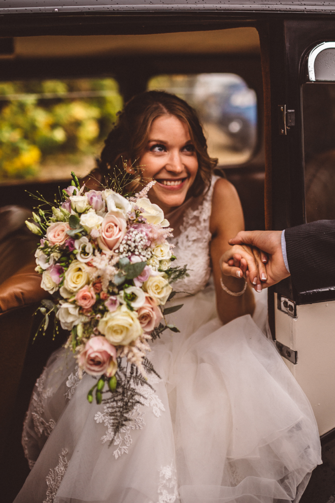 Shower bouquet in light pink and white with a touch of fem