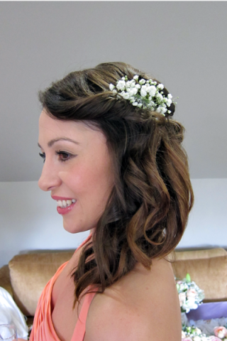 Gypsophila hair piece. Floral design by Cotswold Blooms, wedding florist based in Cheltenham.