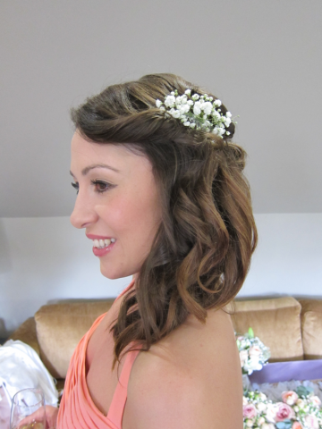 Gypsophila hair slide. Floral design by Cotswold Blooms, wedding florist based in Cheltenham.