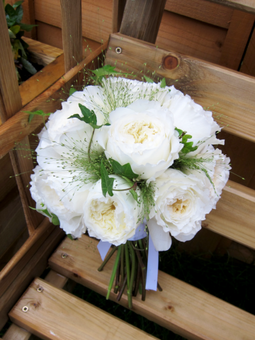 Garden Roses, with lime green fountain grass and ivy detail. Floral design by Cotswold Blooms, wedding florist based in Cheltenham.