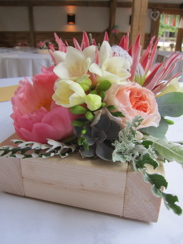 Coral peach and silver box displays at Cripps Barn. Floral design by Cotswold Blooms, wedding florist based in Cheltenham.