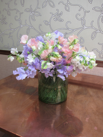 Elegant pastel Sweet Peas. Floral design by Cotswold Blooms, wedding florist based in Cheltenham.