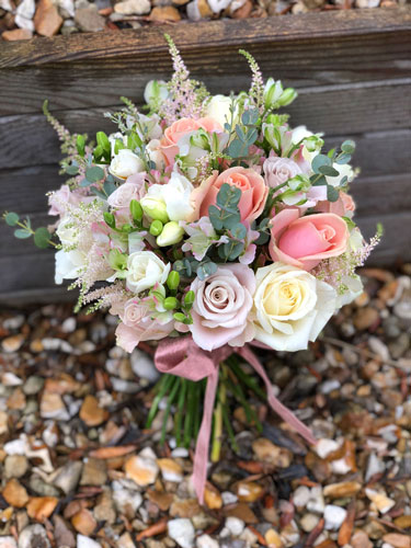 Take a look at our photo gallery to see a selection of our wedding work. Cotswold Blooms is a wedding florist, based in Cheltenham.