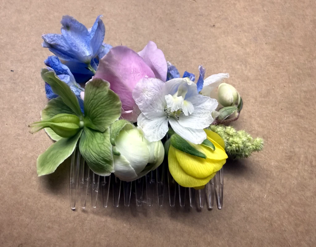 Elegant floral accessory
