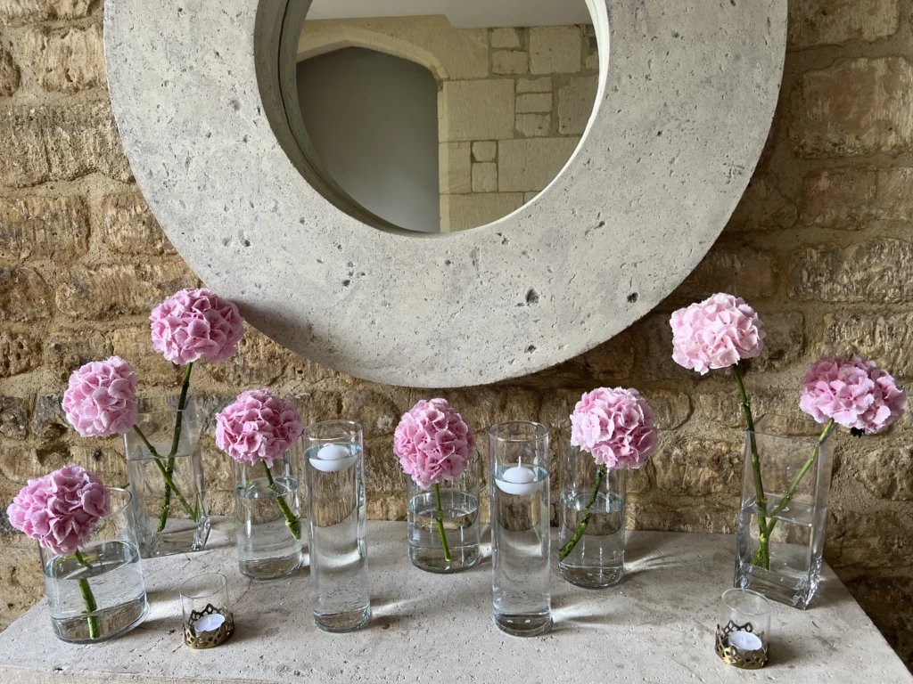 Ellenborough Park 8 Cotswold Blooms is a luxury wedding florist in Cheltenham and the Cotswolds, creating refined, bespoke floral designs using seasonal British flowers. Luxury wedding flowers at Ellenborough Park Cheltenham by Cotswold Blooms