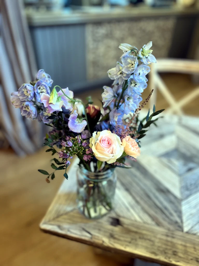 Wedding flowers at The Frogmill, Cotswolds, by Cotswold Blooms