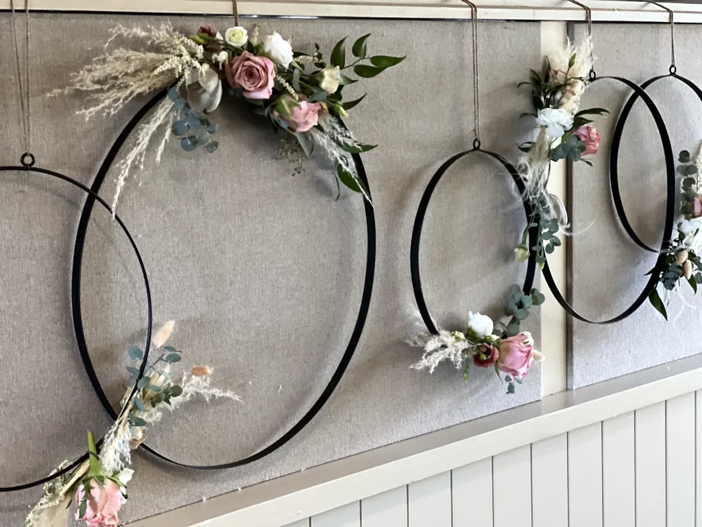 Seasonal wedding flowers at Lapstone Barn by Cotswold Blooms