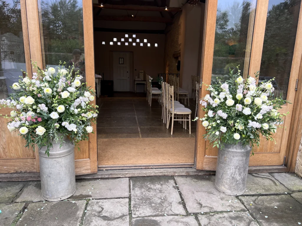 Oxleaze Barn 6 Cotswold Blooms is a luxury wedding florist in Cheltenham and the Cotswolds, creating refined, bespoke floral designs using seasonal British flowers. Seasonal British flowers wedding Oxleaze Barn Cotswolds