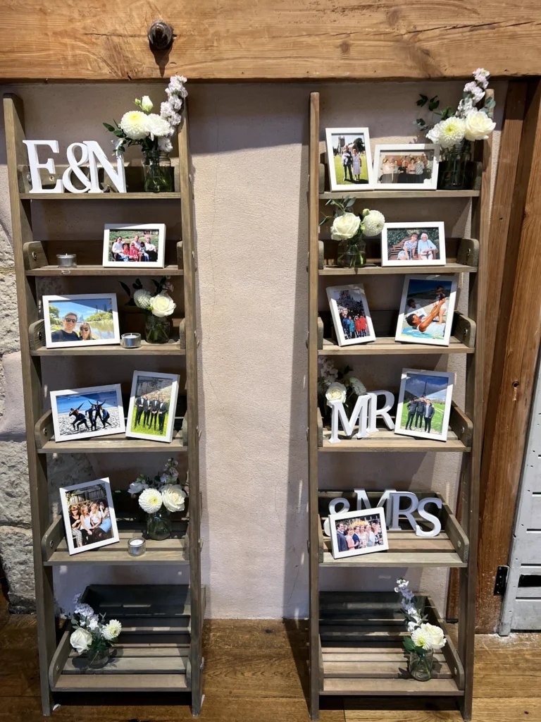 Oxleaze Barn 7 Cotswold Blooms is a luxury wedding florist in Cheltenham and the Cotswolds, creating refined, bespoke floral designs using seasonal British flowers. Cotswold Blooms wedding flowers at Oxleaze Barn Lechlade